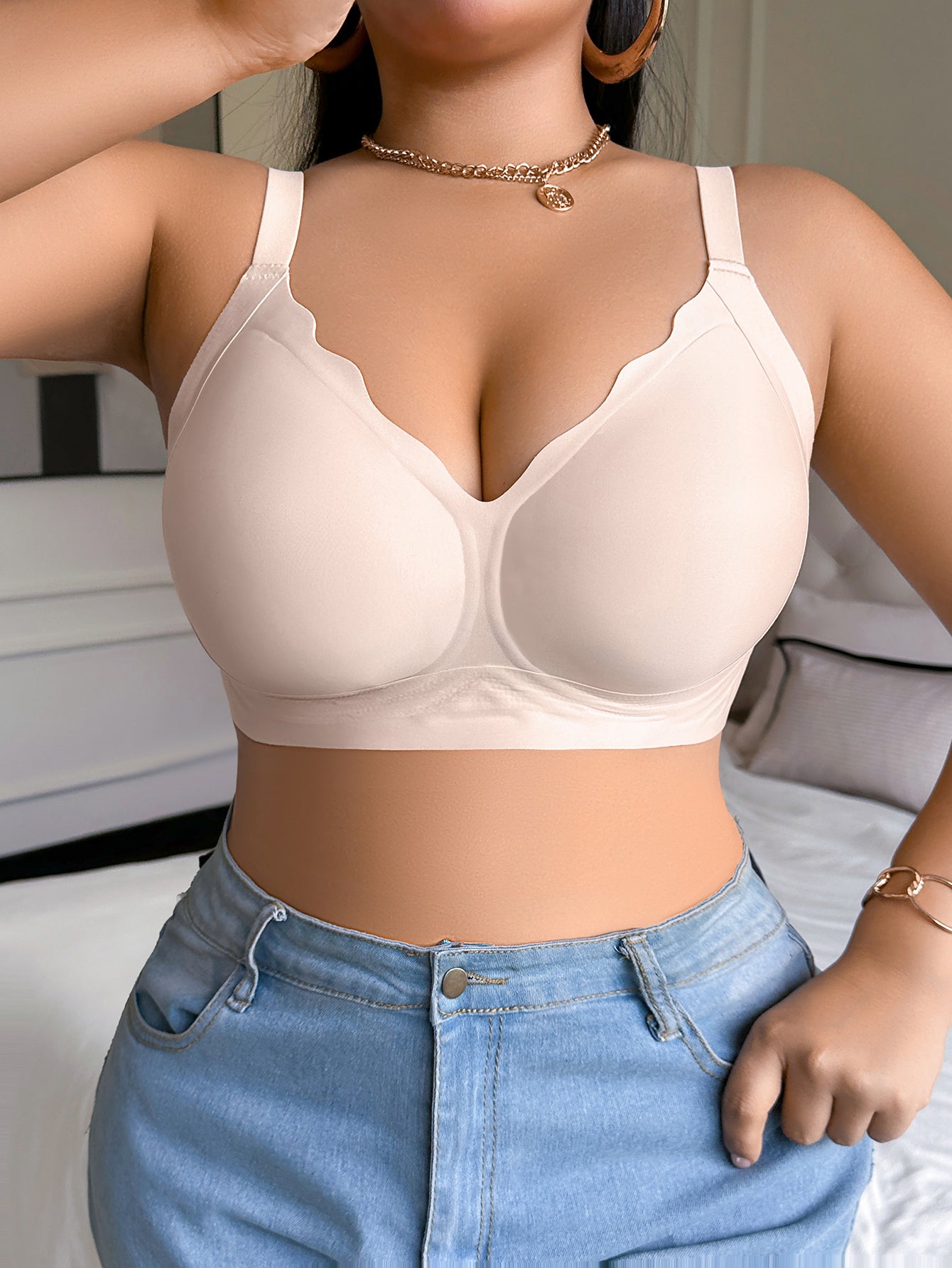 Scalloped Wireless Push Up Bras