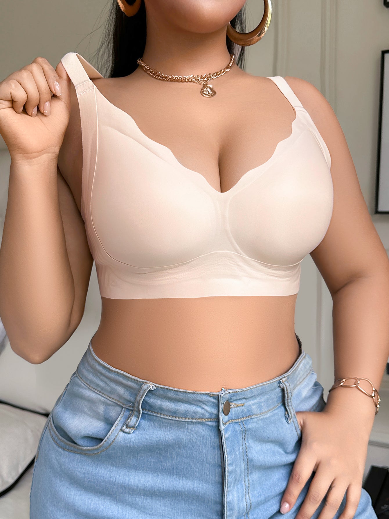 Scalloped Wireless Push Up Bras